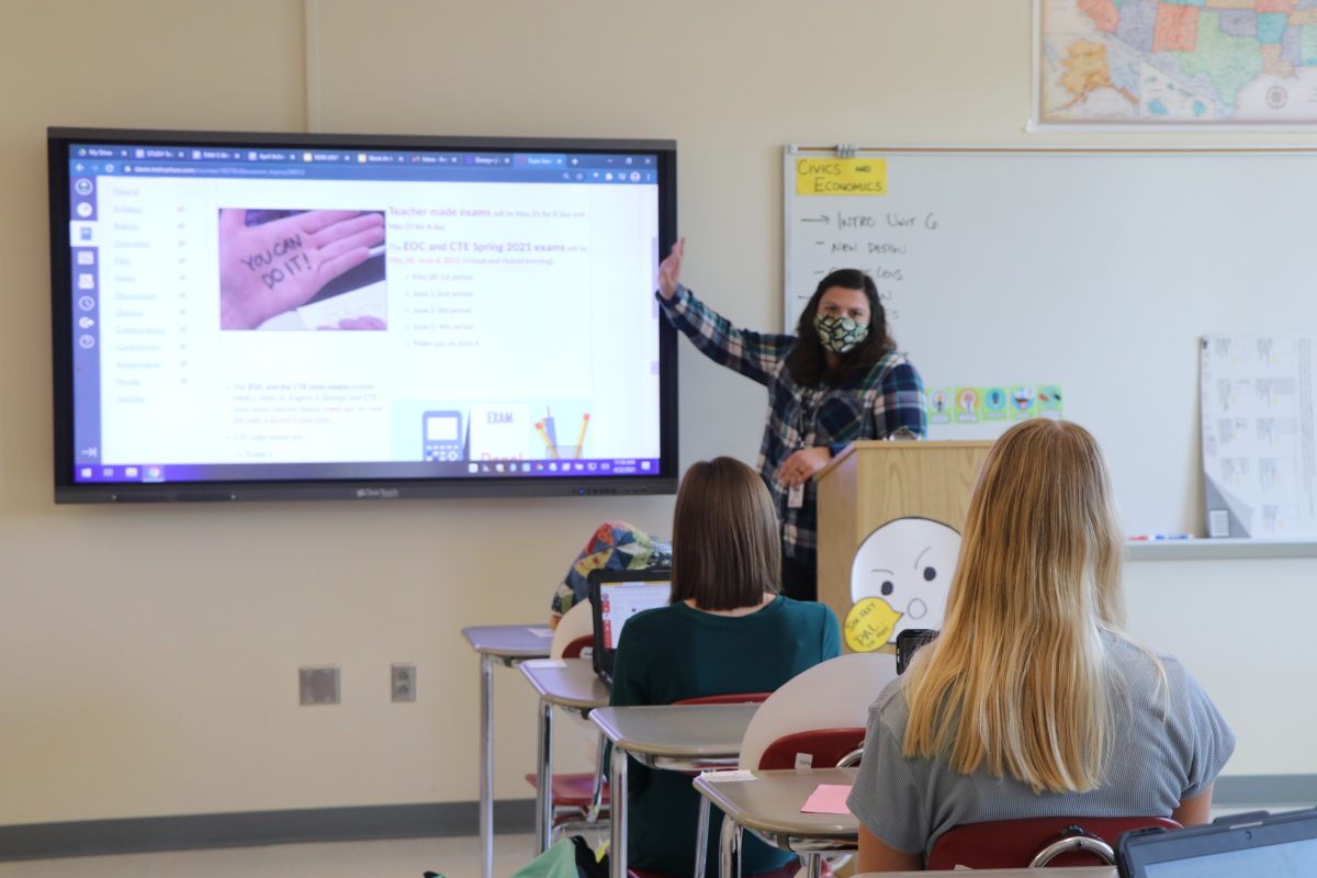 Karla Freeman reviews material with students during Smart Block.