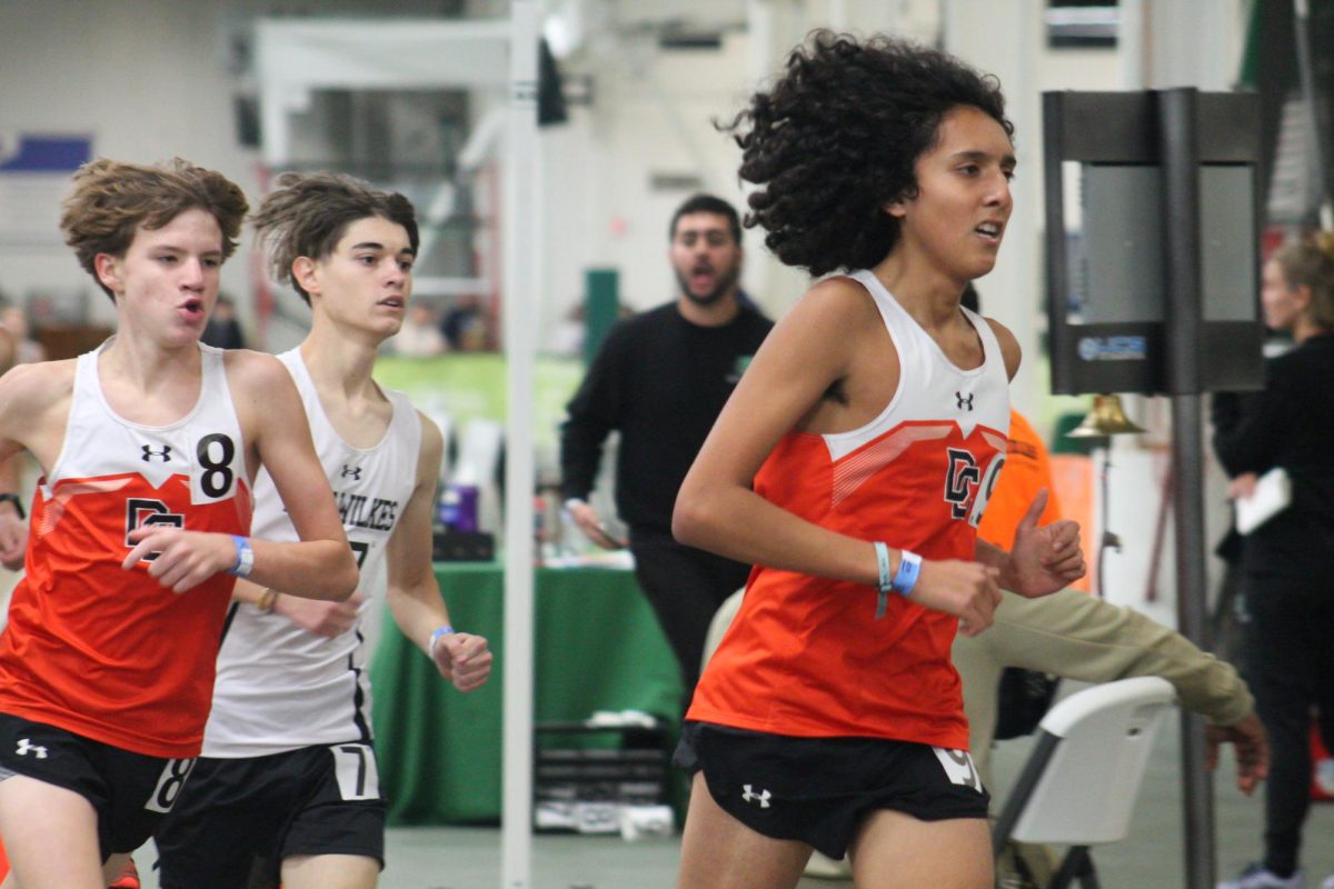 Junior Jackson Sulecki and senior Chris De Vicente Guerrero push through the last laps of the 1600-meter race. 