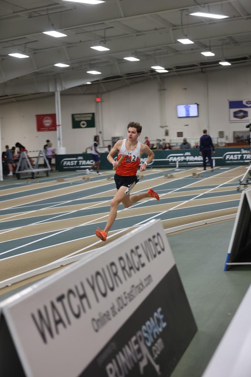 Junior Ethan Lakey runs his last lap in the 4x800 relay.