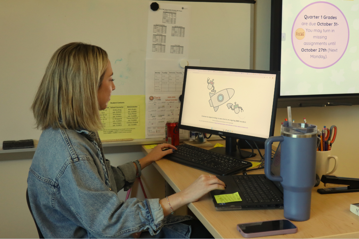 EC teacher Lindsey Custer attempts to open Canvas on Monday, October 20, during the Amazon Web Services (AWS) outage.