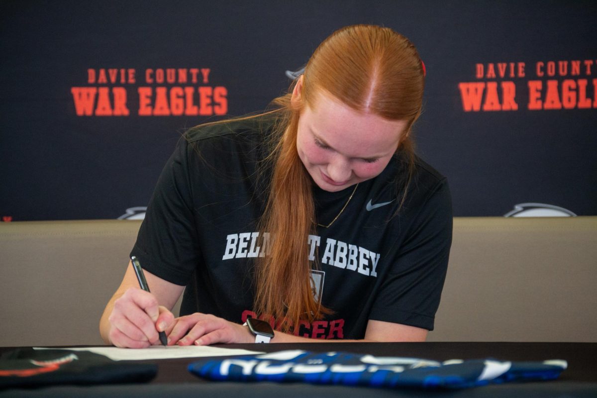 Lann Robinson puts pen to paper to offically sign to Belmont Abbey University Womens Soccer Team.