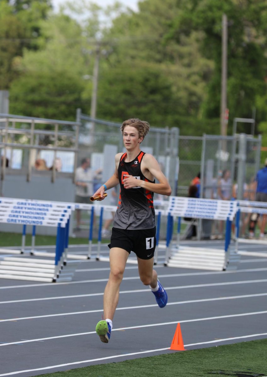 Patrick Brady coasts to the finish line in the 4x8. 