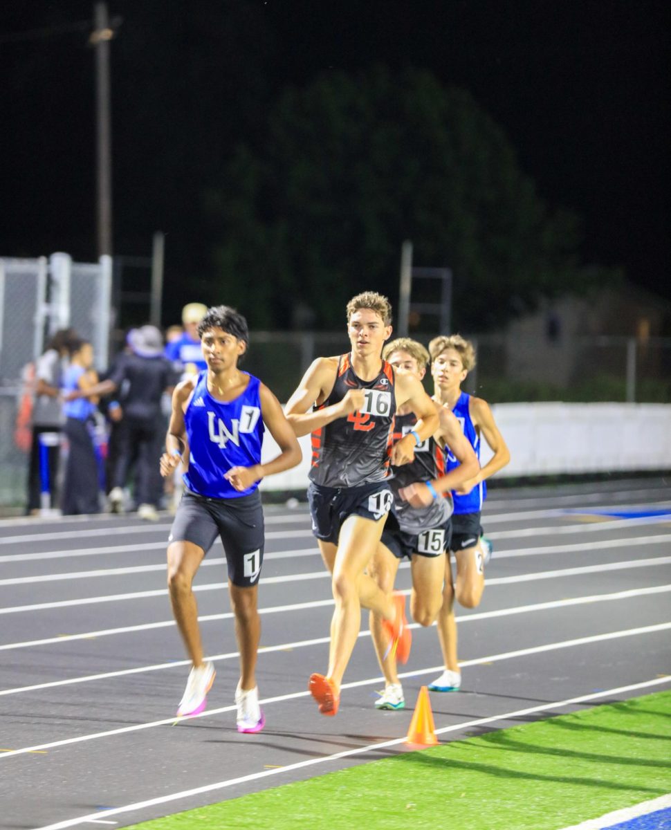Ethan Lakey makes a push to overtake his opponents.